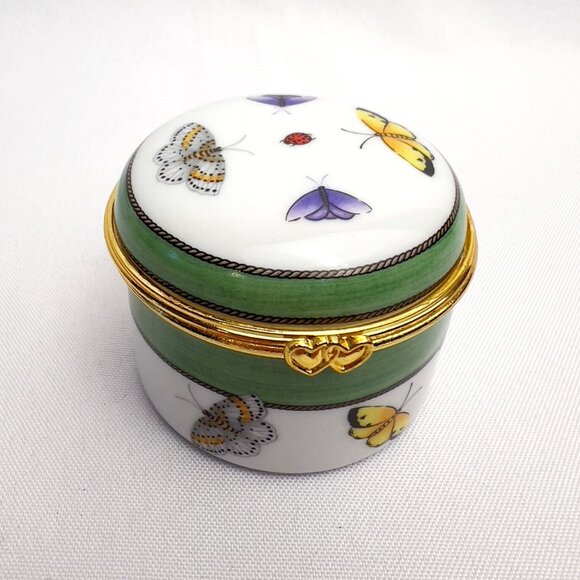 Butterfly Porcelain Trinket Box Green & White Hinged with Gold Heart Clasp - Picture 12 of 12